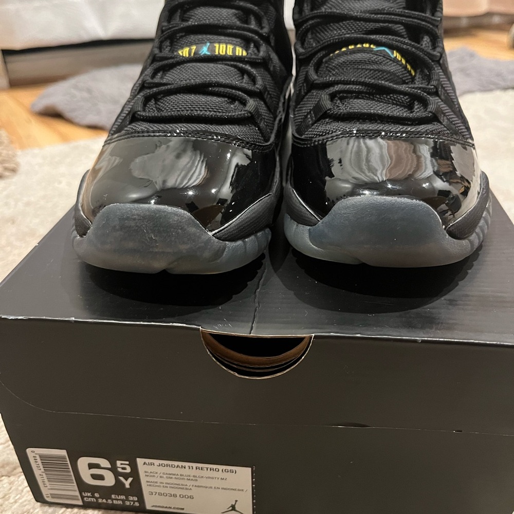 Jordan Retro 11 - youth size 6.5 / women size 8 / black gamma blue - Picture 2 of 10